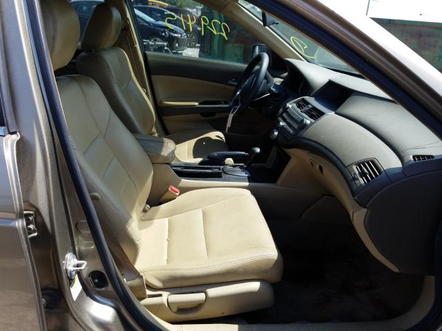 Photo 4 VIN: 1HGCP2F30AA091466 - HONDA ACCORD LX 