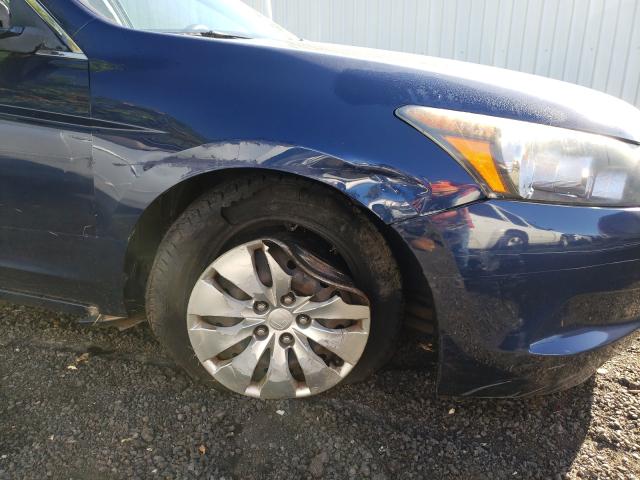 Photo 8 VIN: 1HGCP2F30AA105365 - HONDA ACCORD LX 