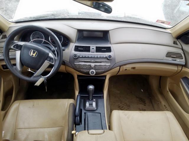 Photo 8 VIN: 1HGCP2F30AA125261 - HONDA ACCORD LX 