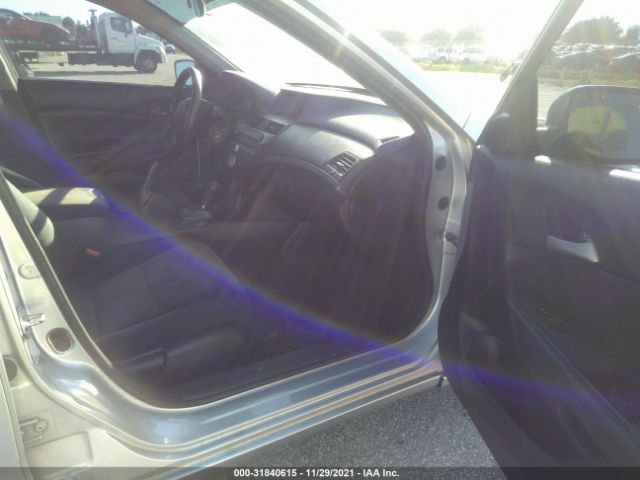 Photo 4 VIN: 1HGCP2F30AA140004 - HONDA ACCORD SDN 