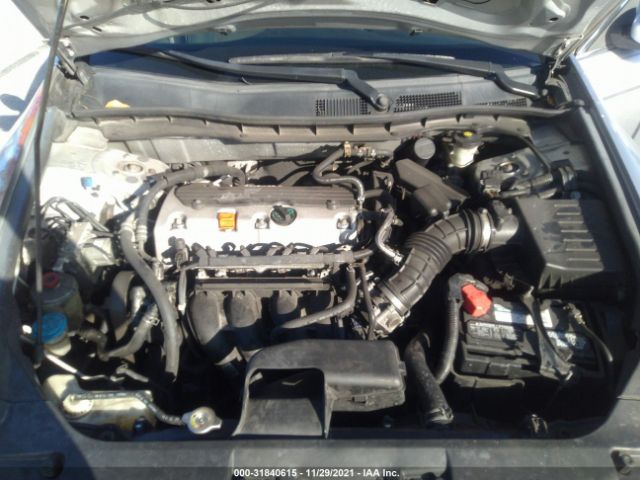 Photo 9 VIN: 1HGCP2F30AA140004 - HONDA ACCORD SDN 