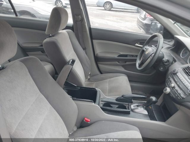 Photo 4 VIN: 1HGCP2F30AA163394 - HONDA ACCORD SDN 