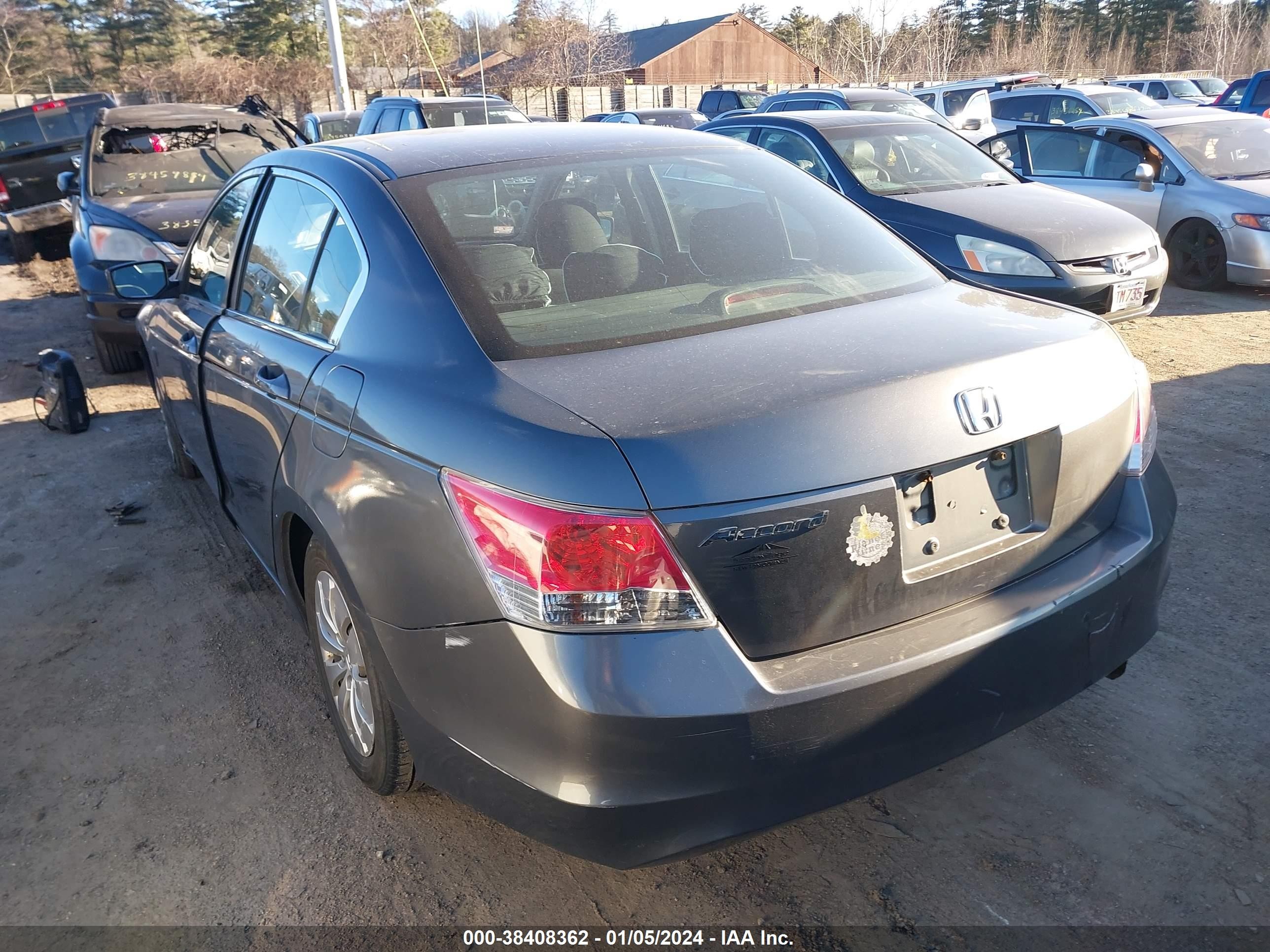 Photo 2 VIN: 1HGCP2F30AA167865 - HONDA ACCORD 