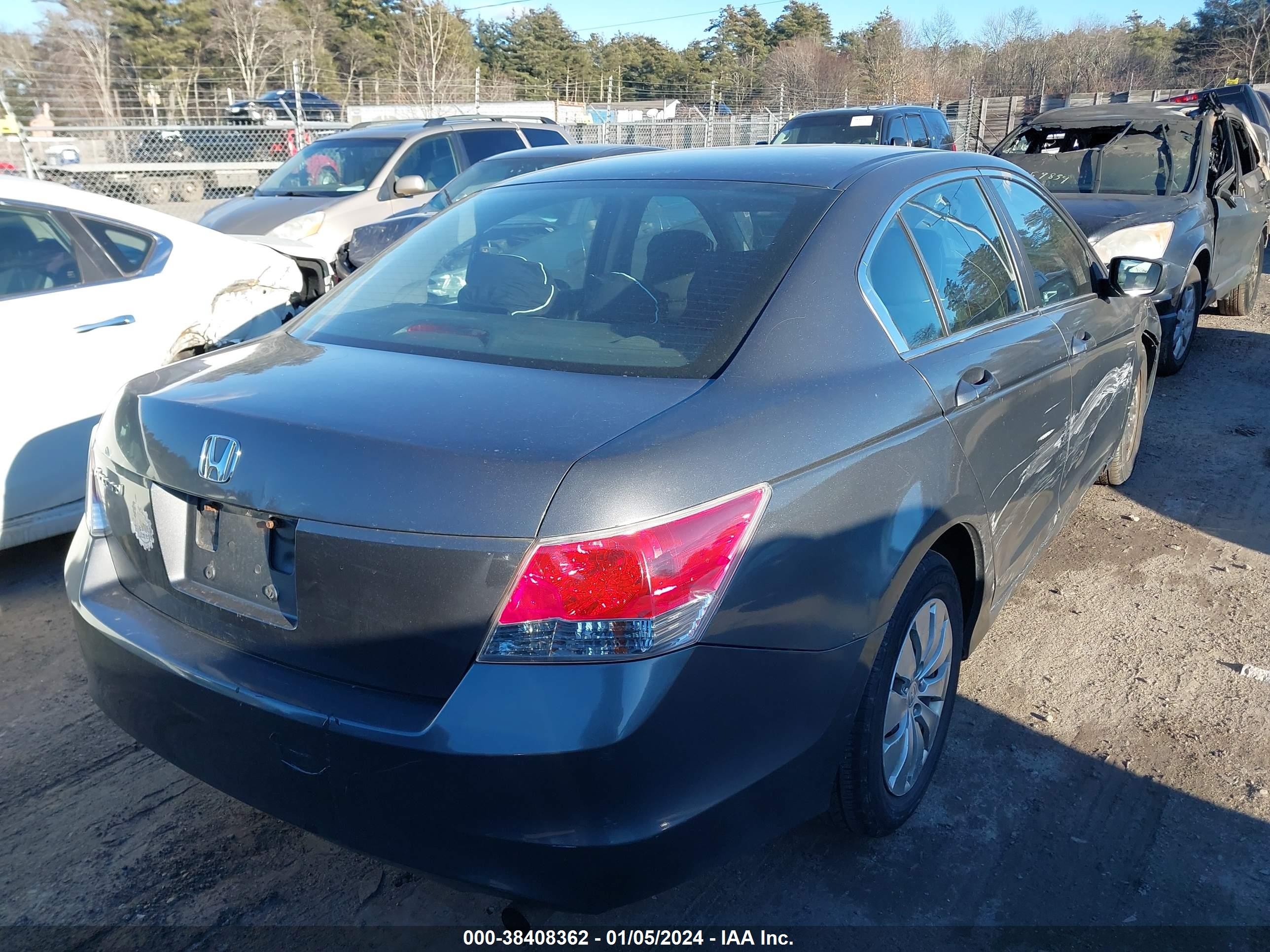 Photo 3 VIN: 1HGCP2F30AA167865 - HONDA ACCORD 