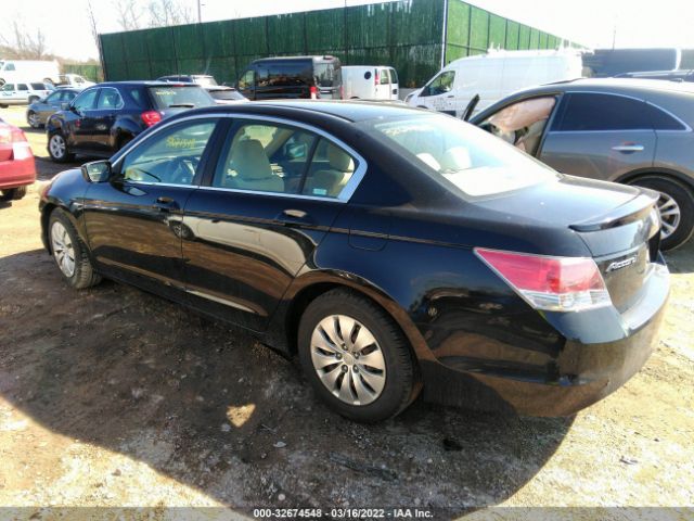 Photo 2 VIN: 1HGCP2F30AA177358 - HONDA ACCORD SDN 