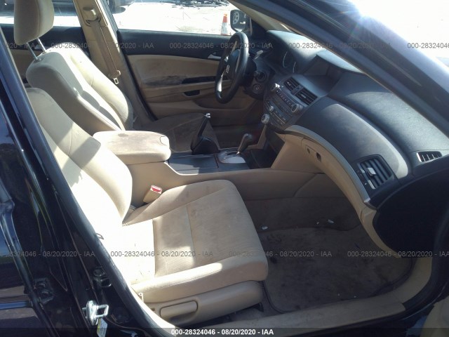 Photo 4 VIN: 1HGCP2F30BA010399 - HONDA ACCORD SDN 