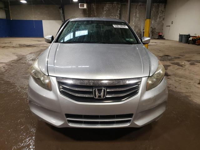 Photo 4 VIN: 1HGCP2F30BA013268 - HONDA ACCORD 