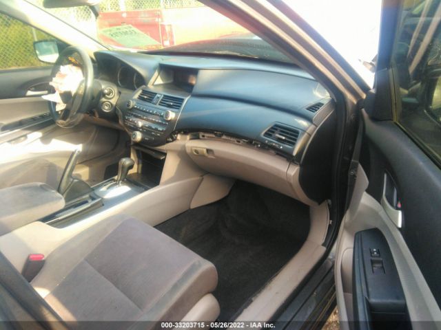 Photo 4 VIN: 1HGCP2F30BA024674 - HONDA ACCORD SDN 