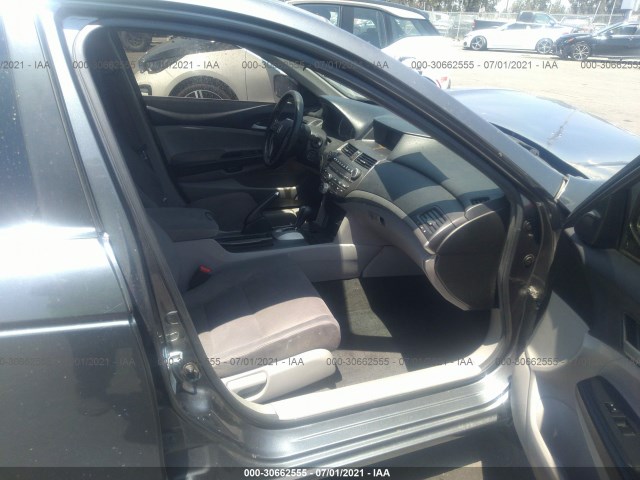 Photo 4 VIN: 1HGCP2F30BA027817 - HONDA ACCORD SDN 