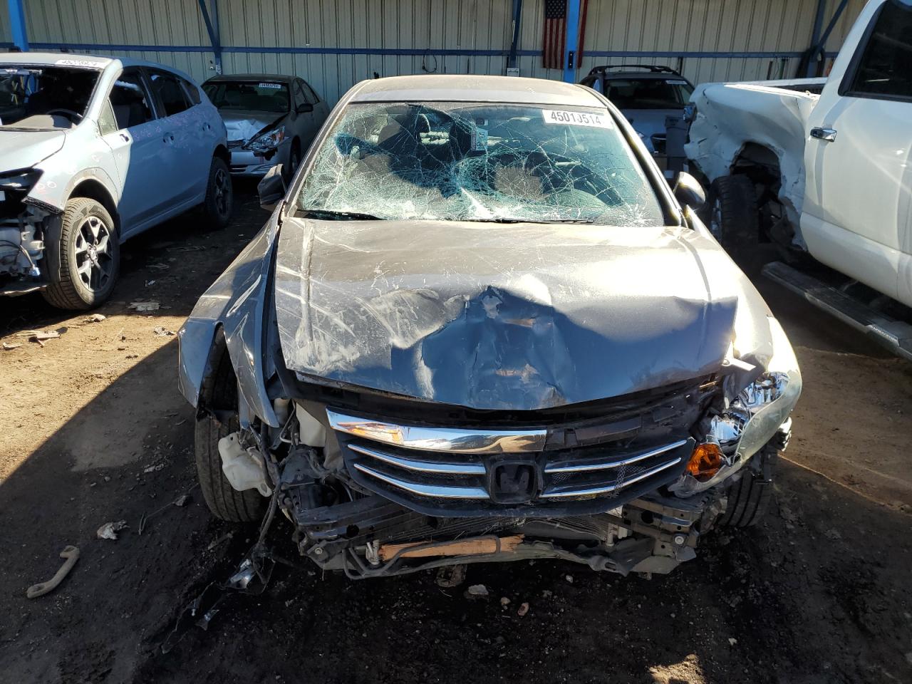 Photo 4 VIN: 1HGCP2F30BA030698 - HONDA ACCORD 