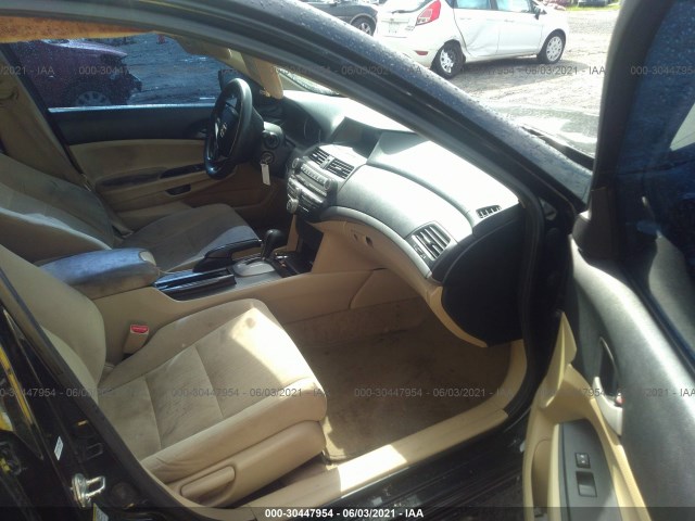 Photo 4 VIN: 1HGCP2F30BA081327 - HONDA ACCORD SDN 