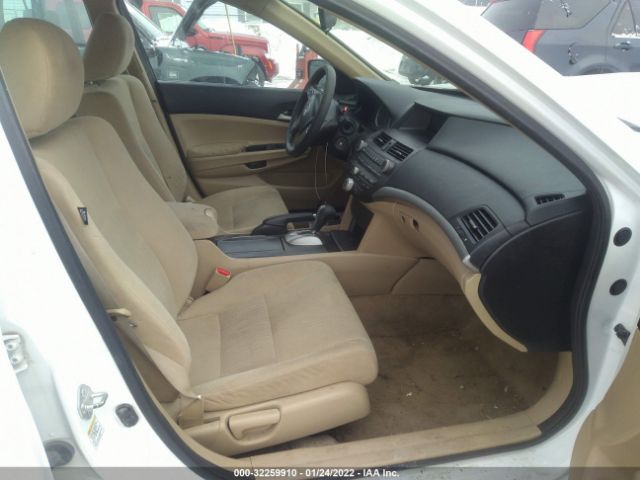 Photo 4 VIN: 1HGCP2F30BA082543 - HONDA ACCORD SDN 