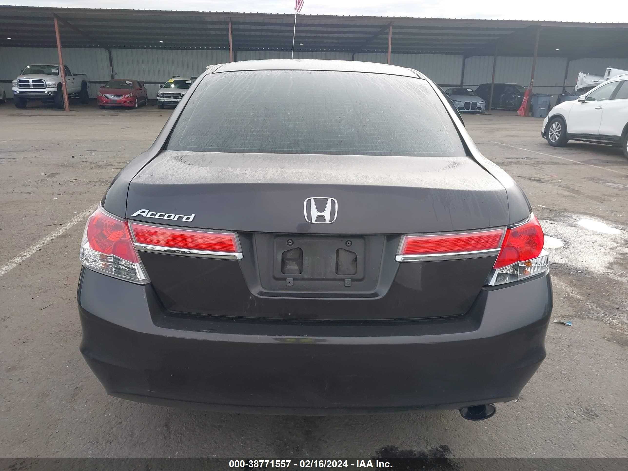 Photo 16 VIN: 1HGCP2F30BA097592 - HONDA ACCORD 