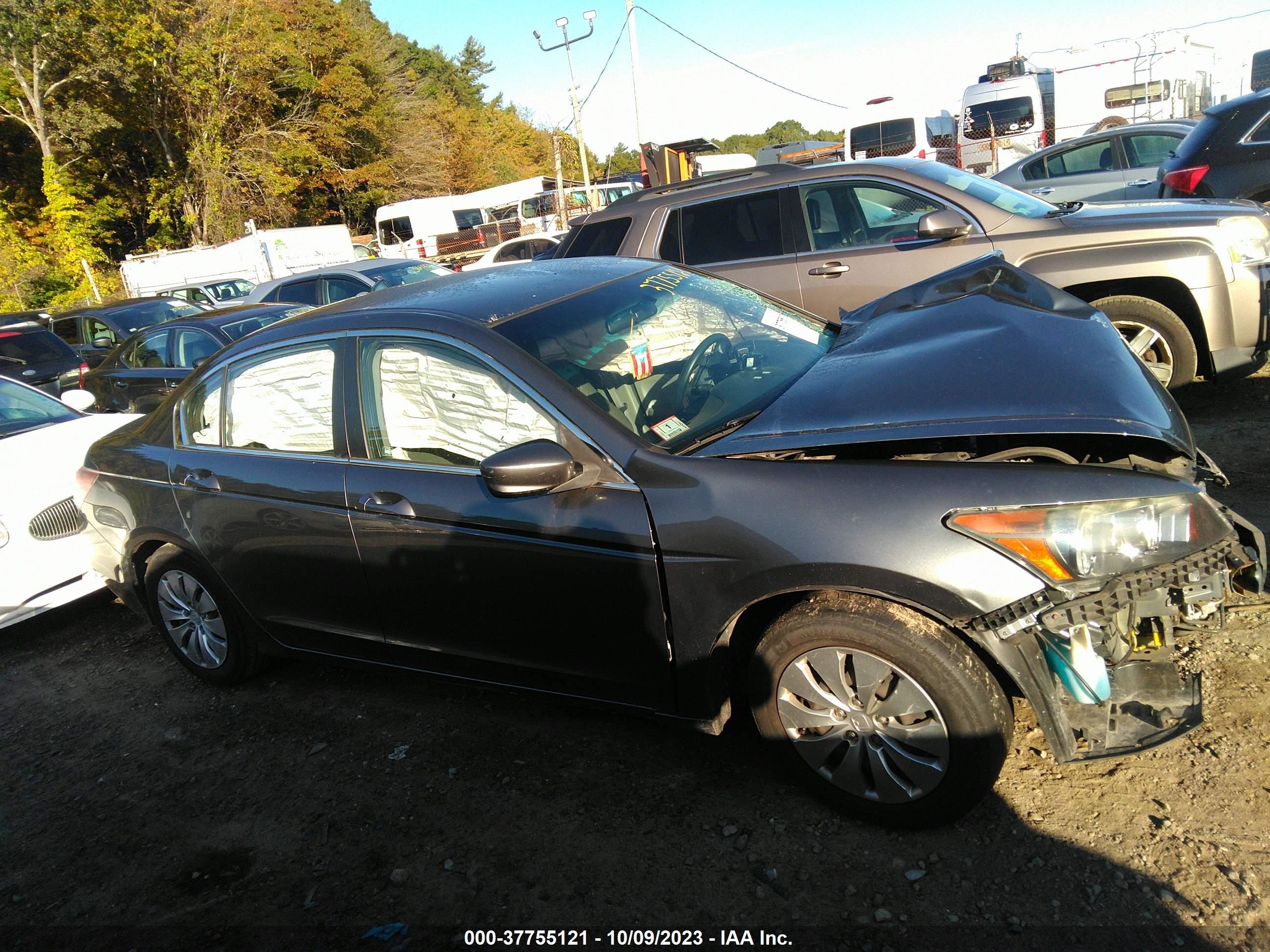 Photo 12 VIN: 1HGCP2F30BA116061 - HONDA ACCORD SDN 