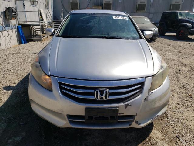 Photo 4 VIN: 1HGCP2F30BA132065 - HONDA ACCORD LX 