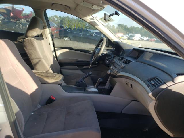 Photo 4 VIN: 1HGCP2F30BA132213 - HONDA ACCORD LX 