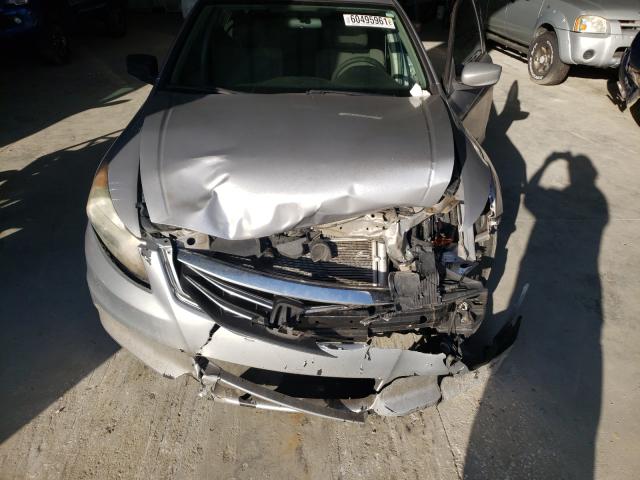 Photo 6 VIN: 1HGCP2F30BA132213 - HONDA ACCORD LX 