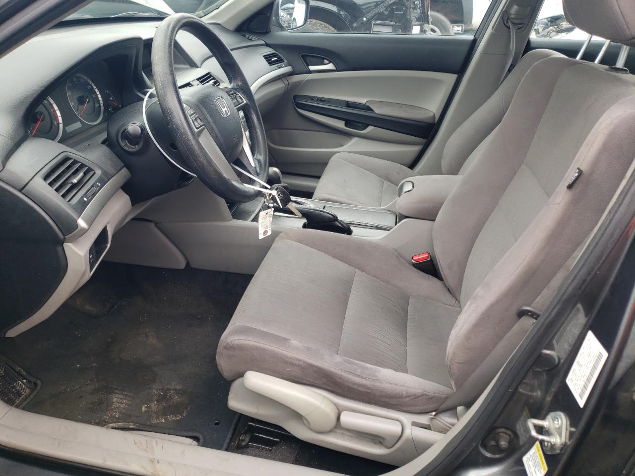 Photo 6 VIN: 1HGCP2F30BA139677 - HONDA ACCORD 