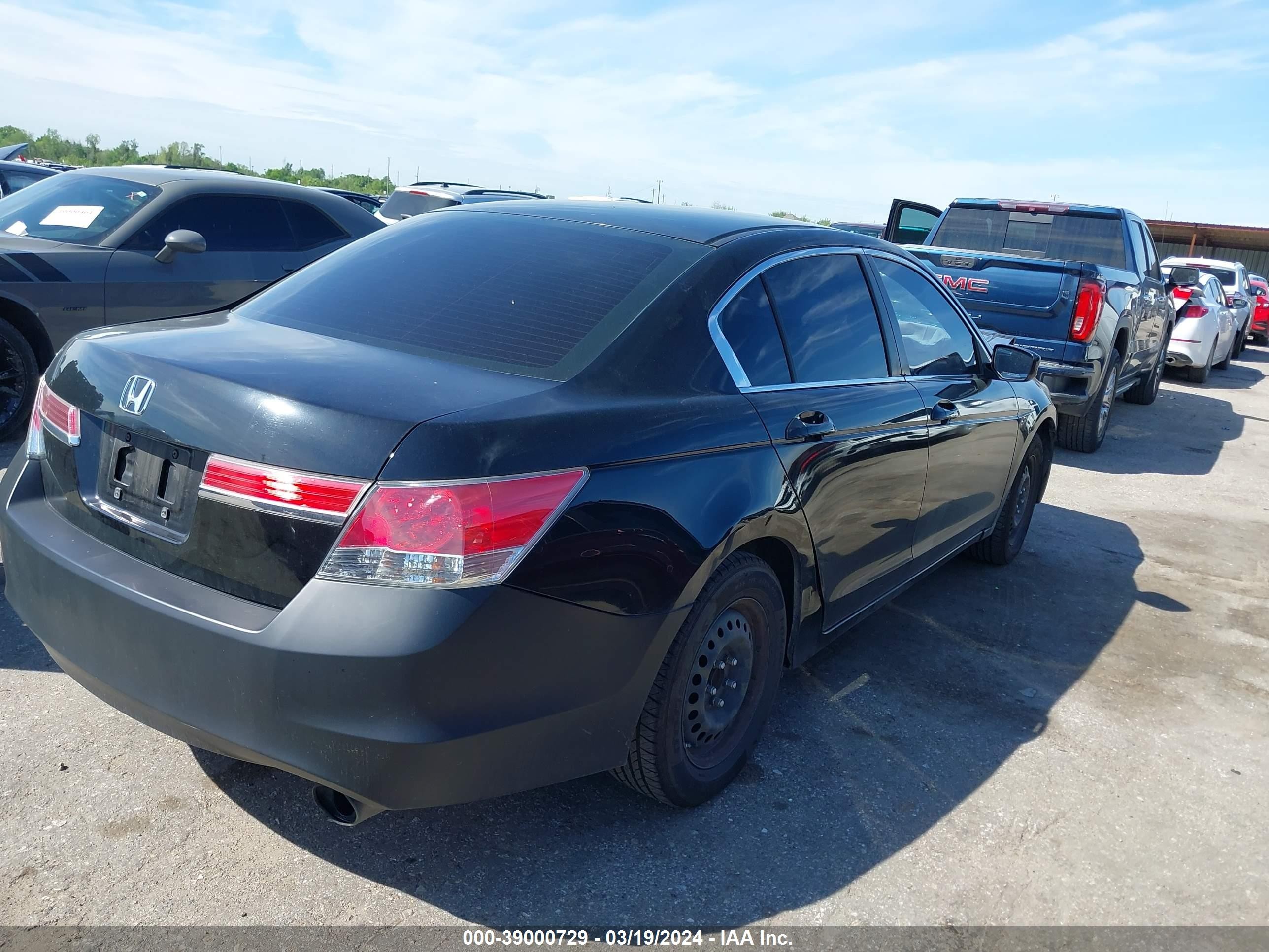 Photo 3 VIN: 1HGCP2F30BA157032 - HONDA ACCORD 