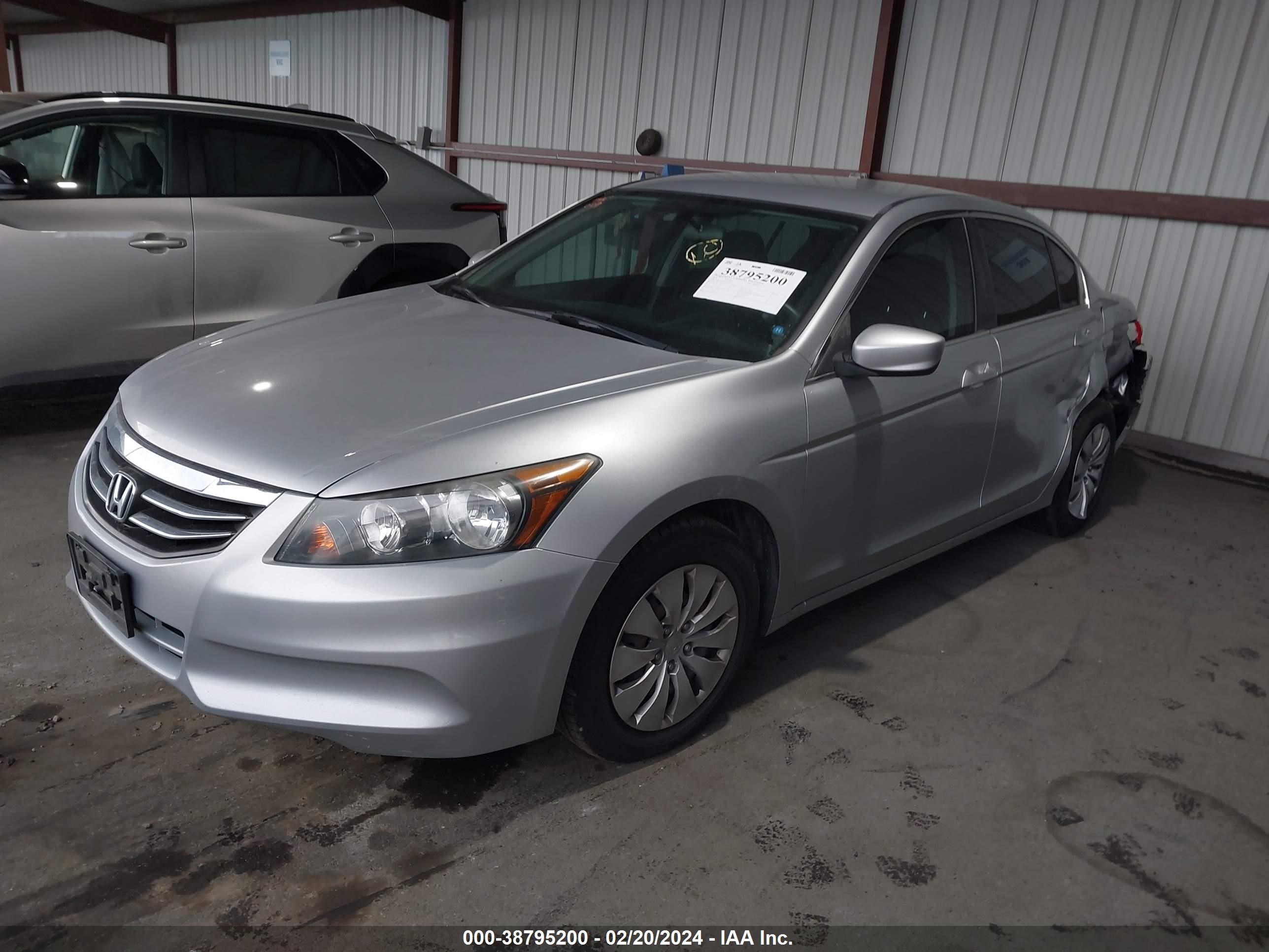 Photo 1 VIN: 1HGCP2F30BA157676 - HONDA ACCORD 