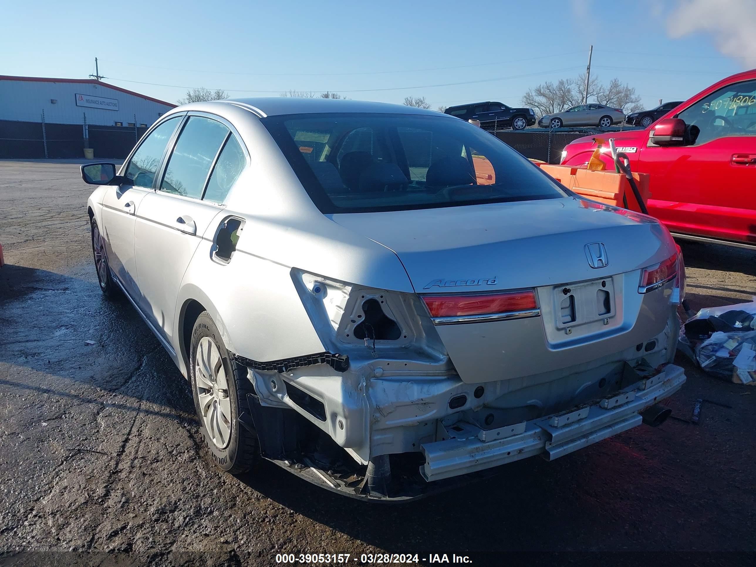 Photo 2 VIN: 1HGCP2F30CA010713 - HONDA ACCORD 