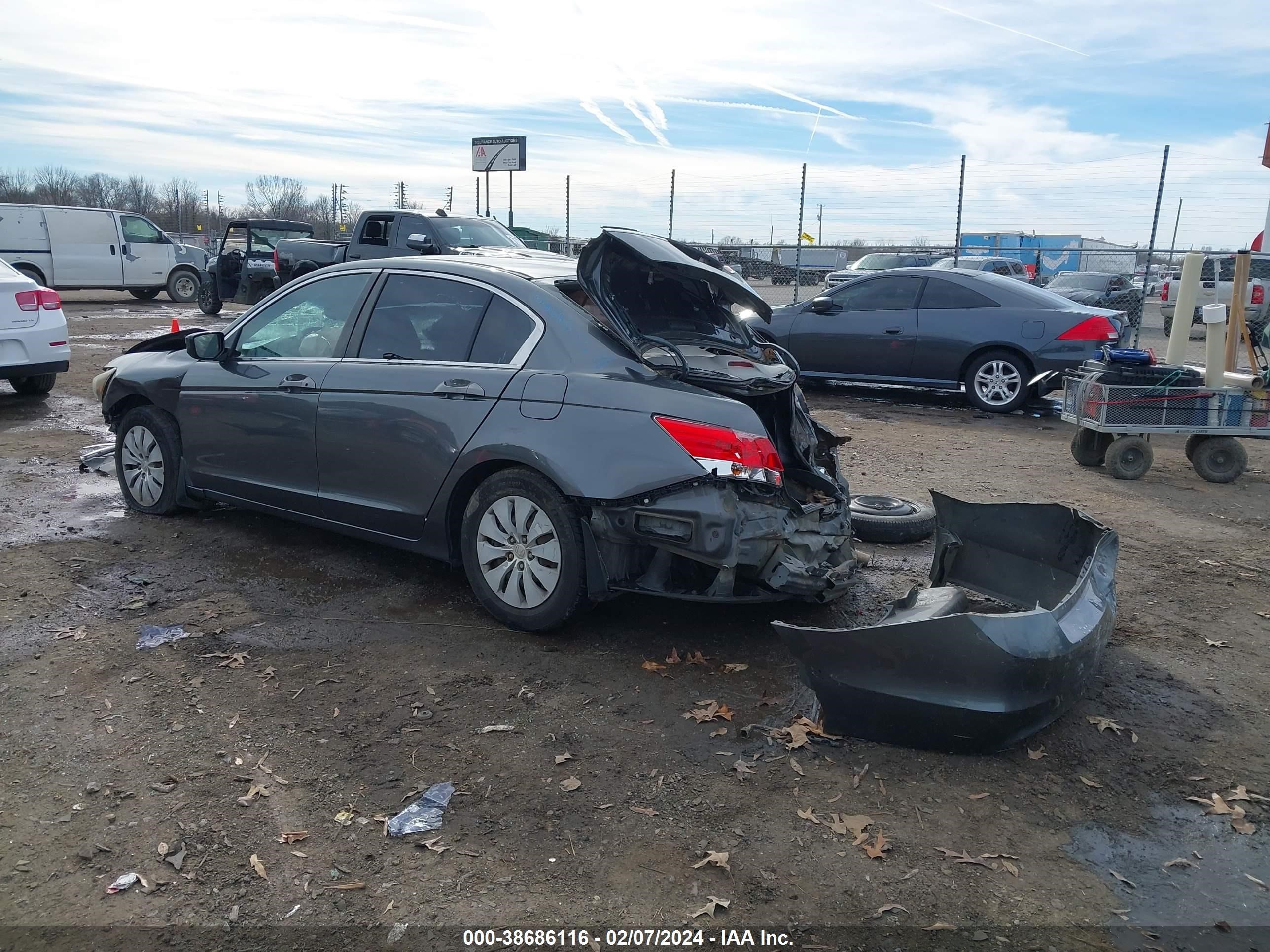 Photo 2 VIN: 1HGCP2F30CA141317 - HONDA ACCORD 