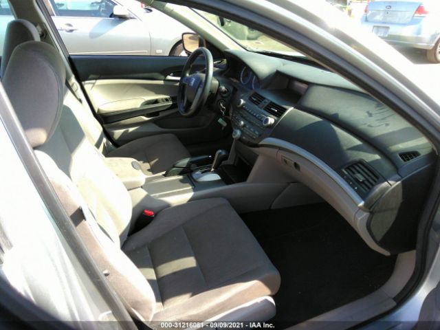 Photo 4 VIN: 1HGCP2F30CA172132 - HONDA ACCORD SDN 