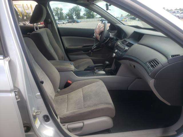 Photo 4 VIN: 1HGCP2F31AA007557 - HONDA ACCORD LX 