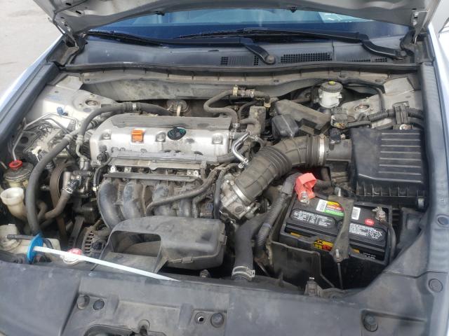 Photo 6 VIN: 1HGCP2F31AA007557 - HONDA ACCORD LX 