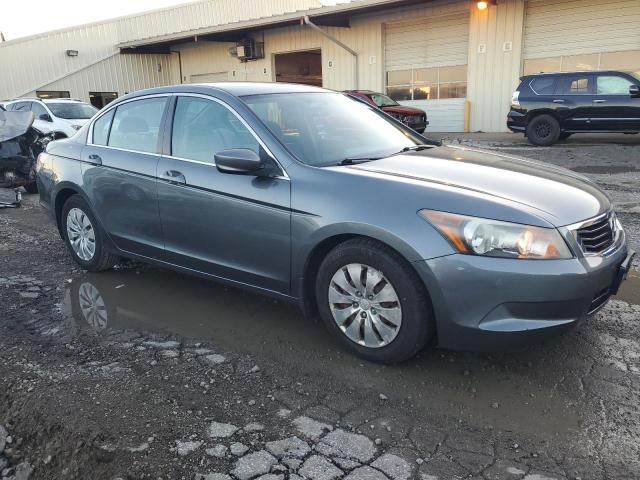 Photo 3 VIN: 1HGCP2F31AA080993 - HONDA ACCORD LX 