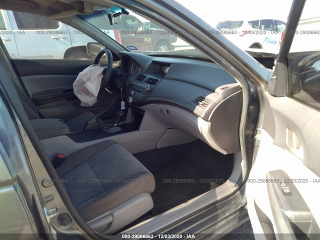 Photo 4 VIN: 1HGCP2F31AA086843 - HONDA ACCORD SDN 