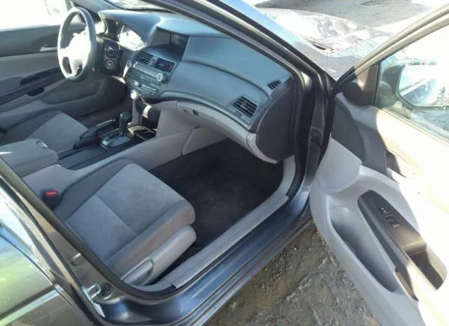 Photo 4 VIN: 1HGCP2F31AA089760 - HONDA ACCORD SDN 