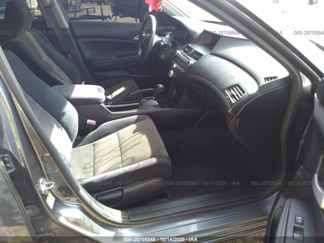 Photo 4 VIN: 1HGCP2F31AA090391 - HONDA ACCORD SDN 