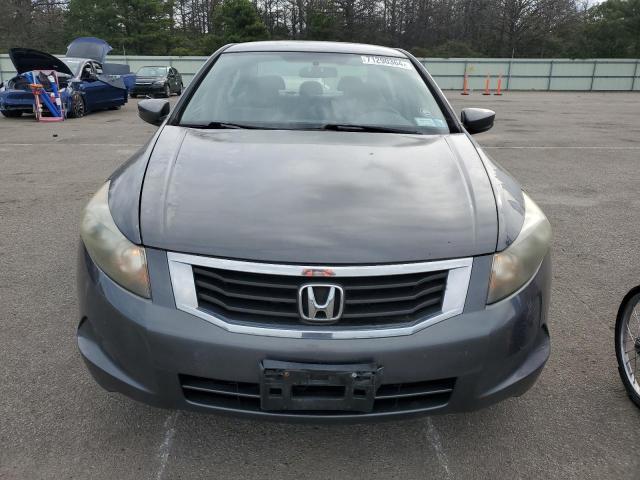 Photo 4 VIN: 1HGCP2F31AA104810 - HONDA ACCORD LX 