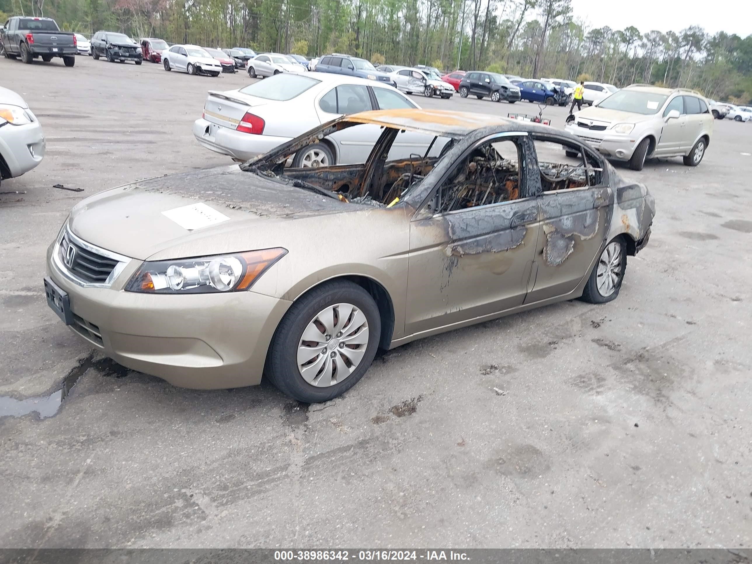 Photo 1 VIN: 1HGCP2F31AA113555 - HONDA ACCORD 