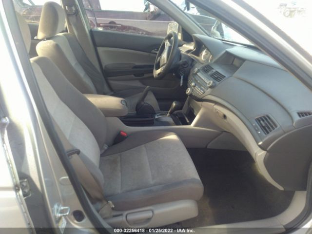 Photo 4 VIN: 1HGCP2F31AA125110 - HONDA ACCORD SDN 