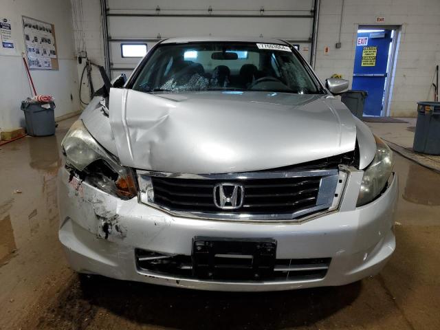 Photo 4 VIN: 1HGCP2F31AA169561 - HONDA ACCORD LX 