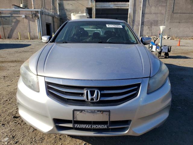 Photo 4 VIN: 1HGCP2F31BA003543 - HONDA ACCORD LX 