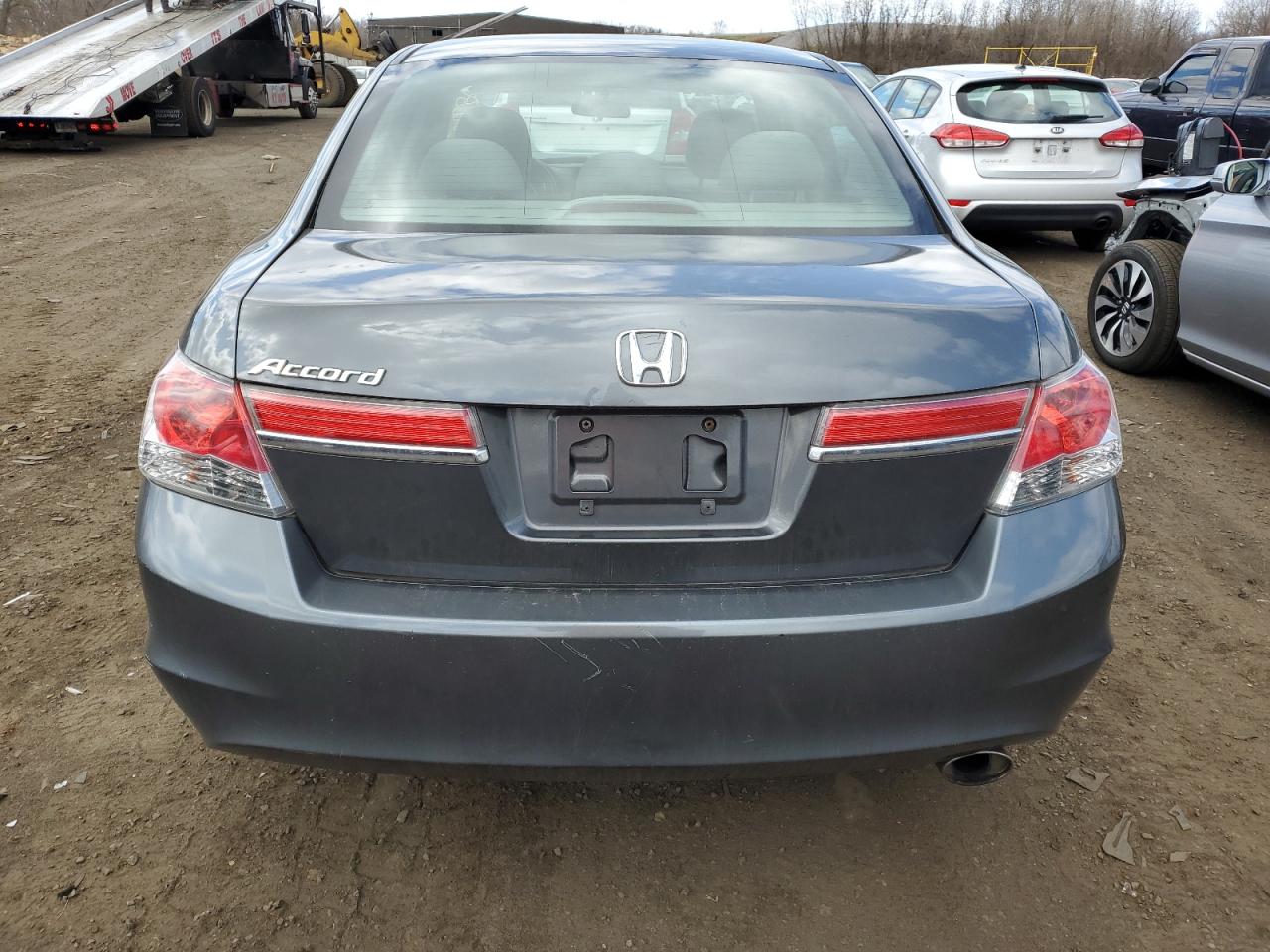 Photo 5 VIN: 1HGCP2F31BA099884 - HONDA ACCORD 