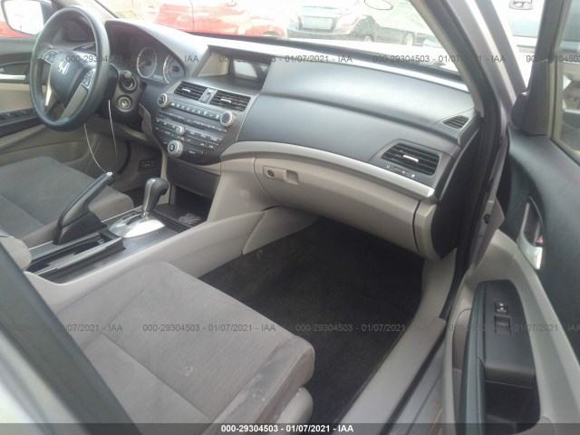 Photo 4 VIN: 1HGCP2F31BA108194 - HONDA ACCORD SDN 