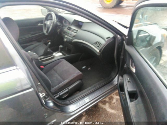 Photo 4 VIN: 1HGCP2F31BA110883 - HONDA ACCORD SDN 