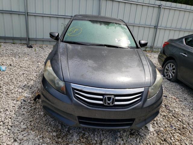 Photo 4 VIN: 1HGCP2F31BA115713 - HONDA ACCORD LX 