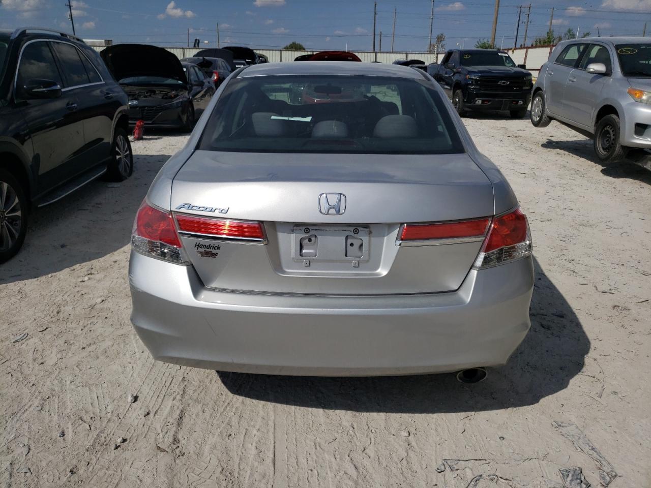 Photo 5 VIN: 1HGCP2F31BA119292 - HONDA ACCORD 