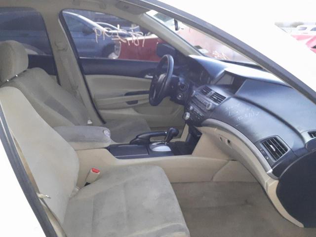 Photo 4 VIN: 1HGCP2F31BA123729 - HONDA ACCORD LX 