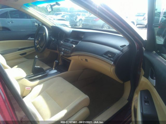 Photo 4 VIN: 1HGCP2F31BA128087 - HONDA ACCORD SDN 