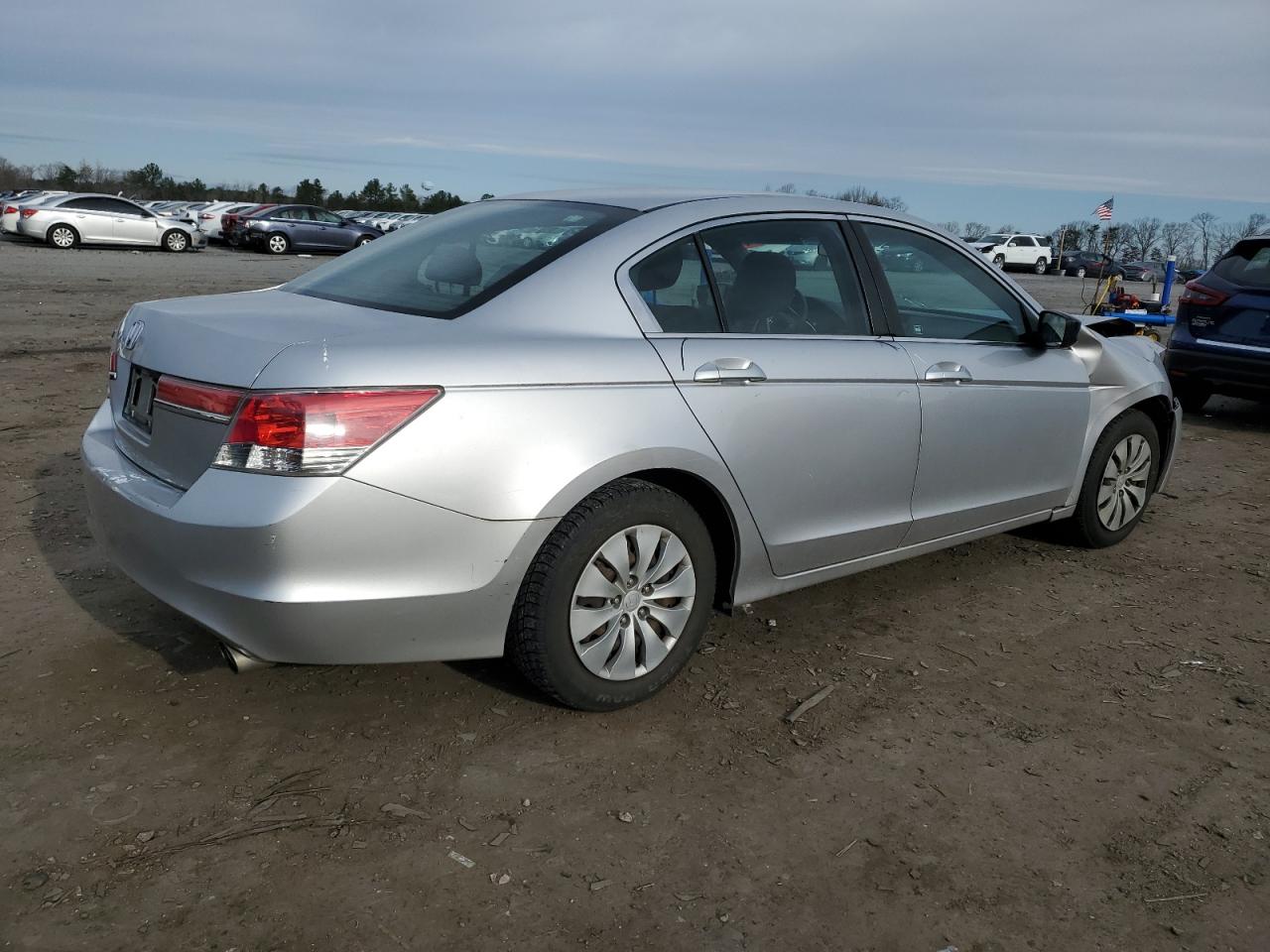 Photo 2 VIN: 1HGCP2F31BA143592 - HONDA ACCORD 