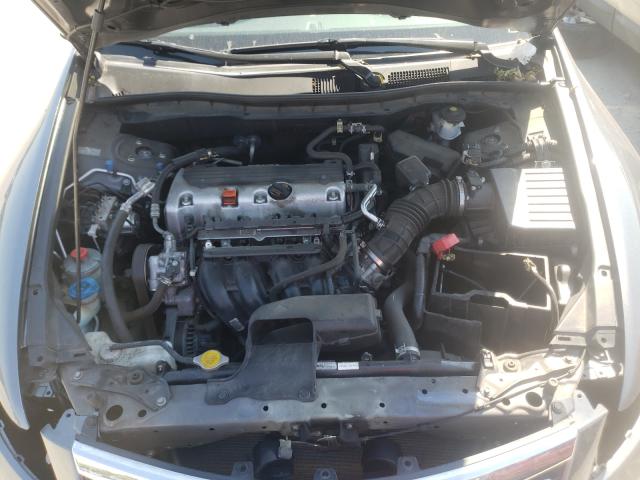 Photo 6 VIN: 1HGCP2F31CA010624 - HONDA ACCORD LX 