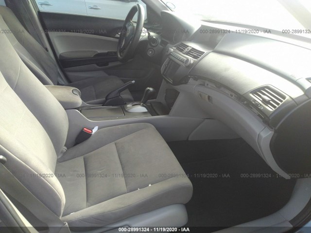 Photo 4 VIN: 1HGCP2F31CA013930 - HONDA ACCORD SDN 