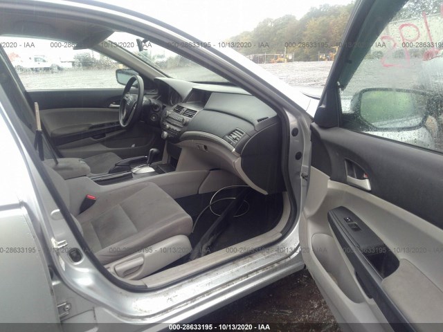 Photo 4 VIN: 1HGCP2F31CA024135 - HONDA ACCORD SDN 