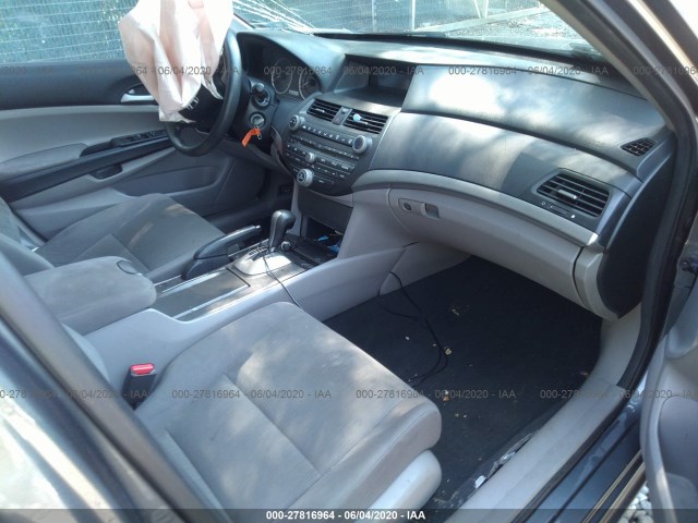 Photo 4 VIN: 1HGCP2F31CA041582 - HONDA ACCORD SDN 